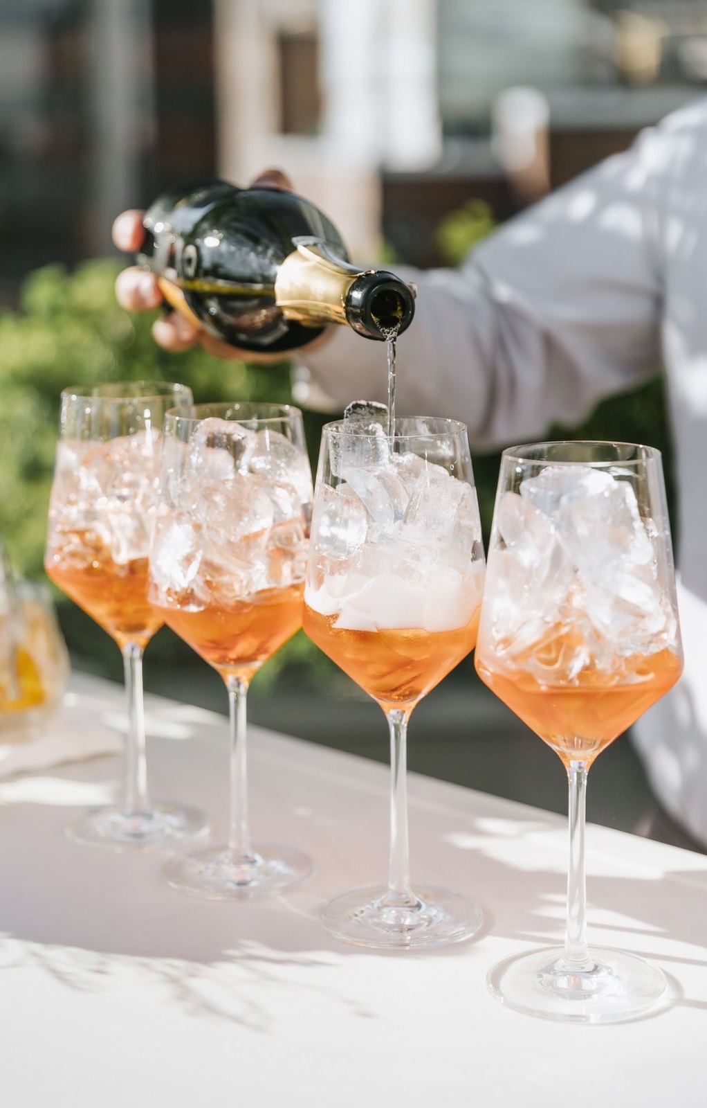 Aperitivo Spritz wird eingeschenkt